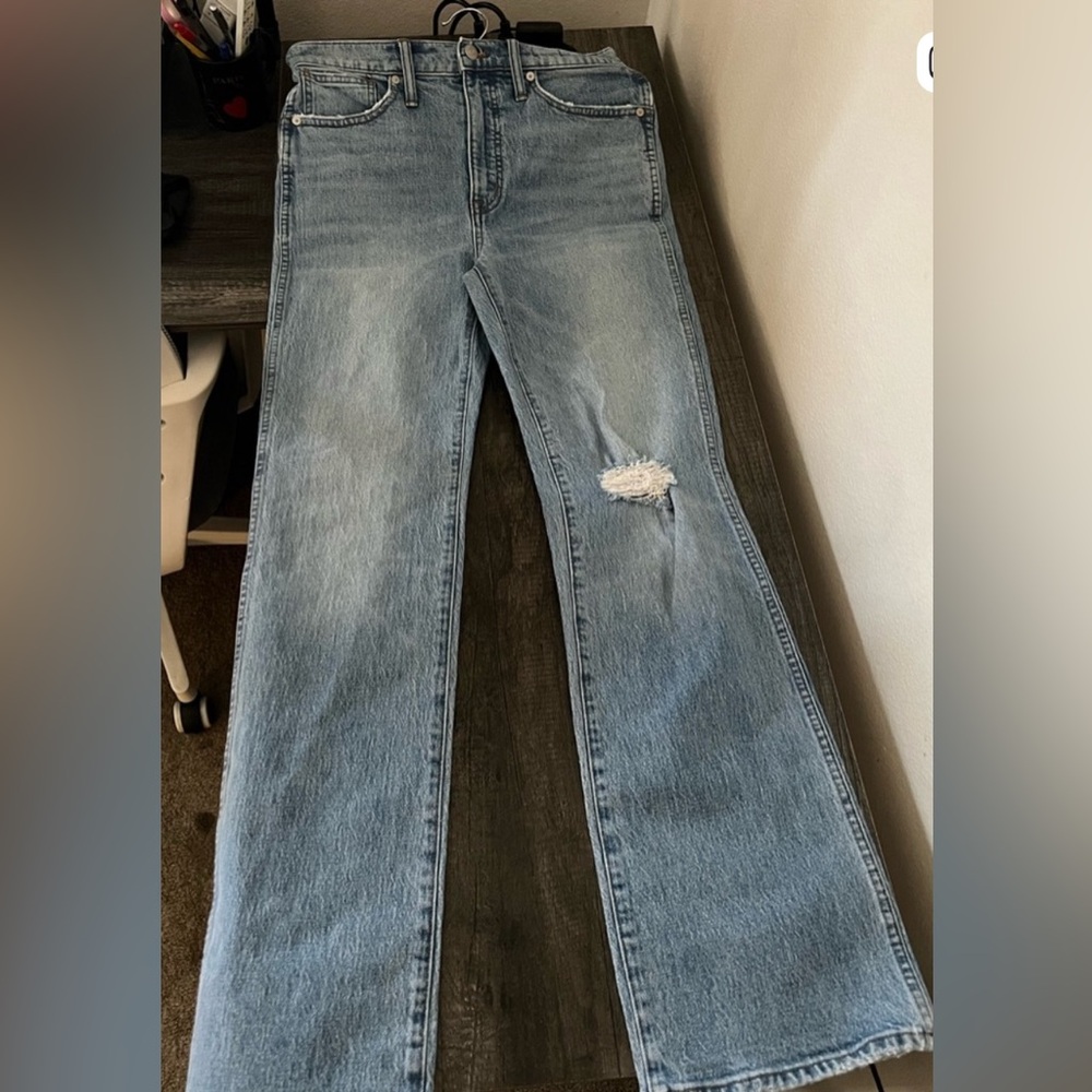 Madewell's '90s High-Rise Bootcut Jeans in Firth Wash: Knee-Rip Edition size 26